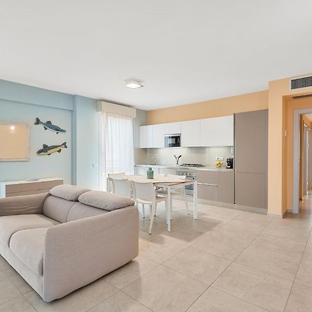 Levante Appartamento Di Pregio, Terrazza E Vista Panoramica Sul Mare E La Citta Viareggio Luaran gambar