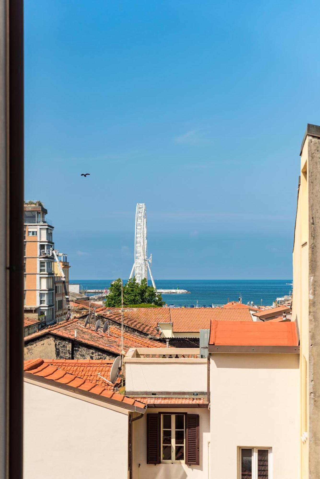 Levante Appartamento Di Pregio, Terrazza E Vista Panoramica Sul Mare E La Citta Viareggio Luaran gambar